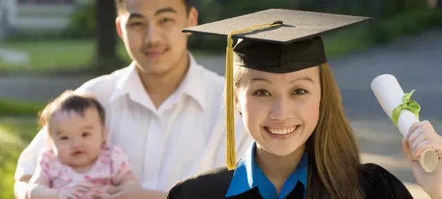 Advancing Your Career: 的 Top Degrees for Parents Going Back to School